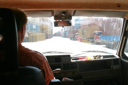 Durch Containerschluchten...